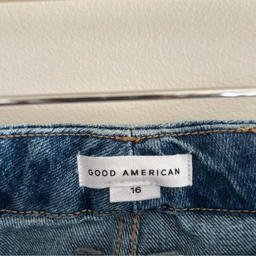 Good American Good Vintage Distressed Indigo Jeans - Picture 5 of 9